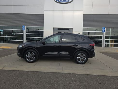 Used 2025 Ford Escape ST-Line image 2