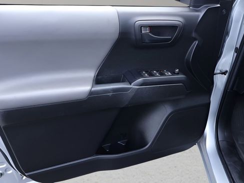 Certified 2022 Toyota Tacoma SR w/ SR Convenience Package image 11