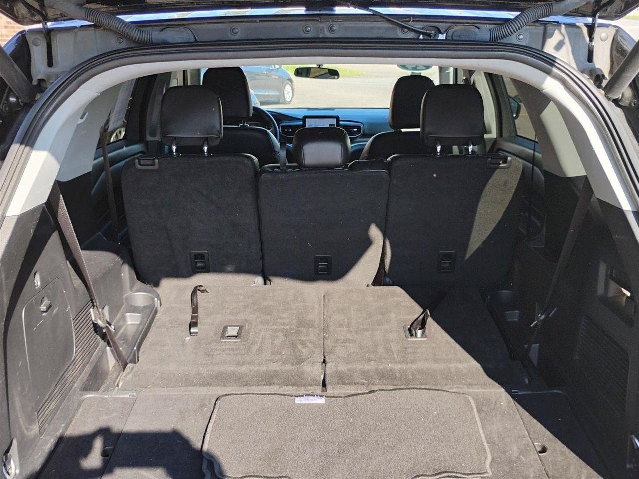 Used 2024 Ford Explorer XLT w/ Equipment Group 202A RWD image 10