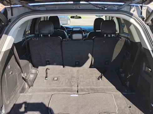 Used 2024 Ford Explorer XLT w/ Equipment Group 202A RWD image 10