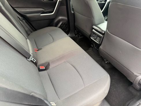 Used 2022 Toyota RAV4 LE AWD/4WD image 23