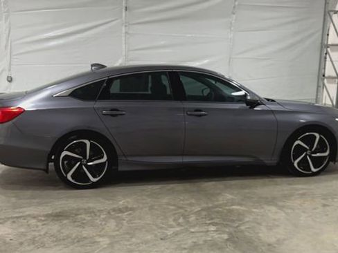 Used 2018 Honda Accord Sport image 9