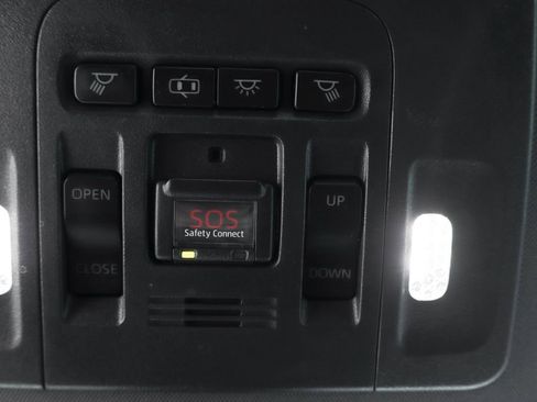 Used 2020 Toyota Avalon XSE image 29