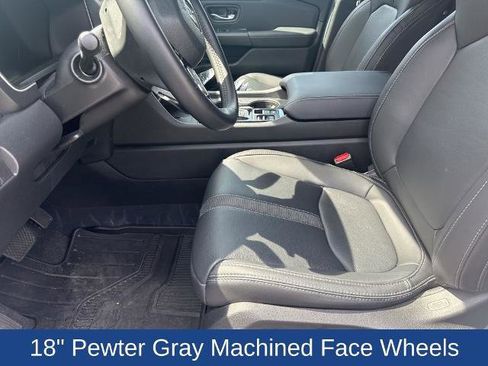 Used 2025 Honda Pilot EX-L image 10