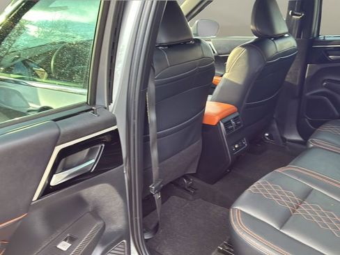 Used 2023 Mitsubishi Outlander SEL image 15