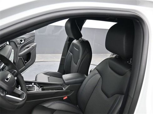 New 2026 Jeep Compass Latitude image 14