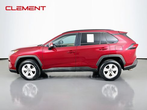 Used 2021 Toyota RAV4 XLE w/ Convenience Package FWD image 5