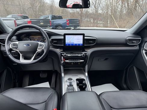 Used 2022 Ford Explorer Limited w/ Equipment Group 301A image 18
