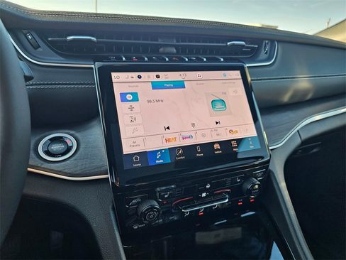 New 2025 Jeep Grand Cherokee L Limited w/ Black Appearance Package image 18