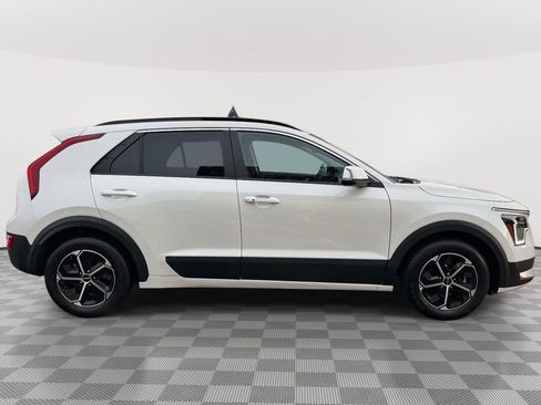 Certified 2024 Kia Niro EX w/ EX Cold Weather Package FWD image 4