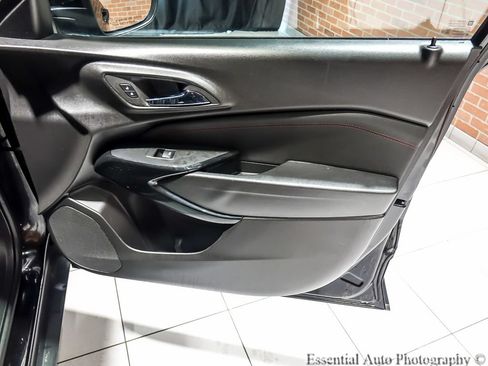 Used 2025 Chevrolet Trax RS w/ Sunroof Package FWD image 29