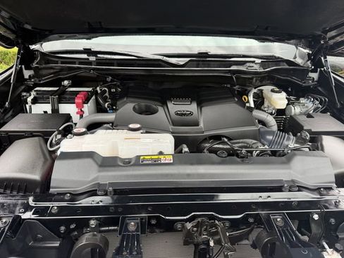 Used 2025 Toyota Tundra Limited w/ Power Package AWD/4WD image 29