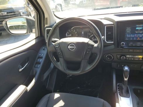 Used 2024 Nissan Frontier SV w/ Hardbody Edition image 13