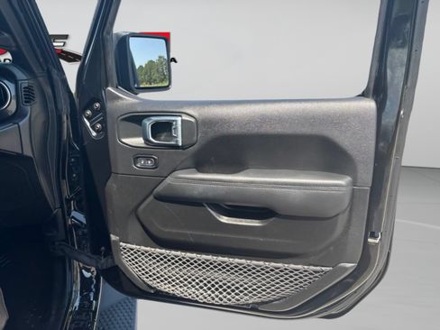 Used 2023 Jeep Wrangler Unlimited Sahara AWD/4WD image 27