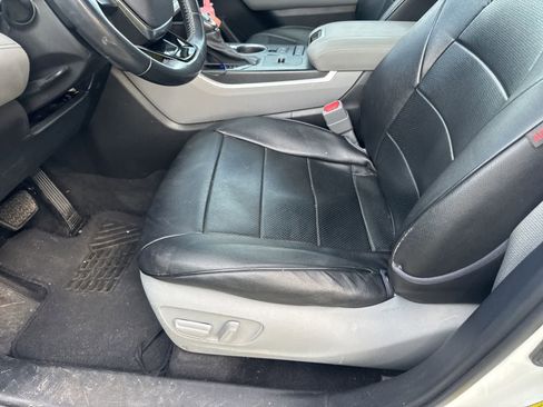 Used 2021 Toyota Highlander LE FWD image 8