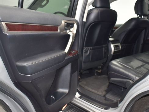 Used 2015 Lexus GX 460 image 13