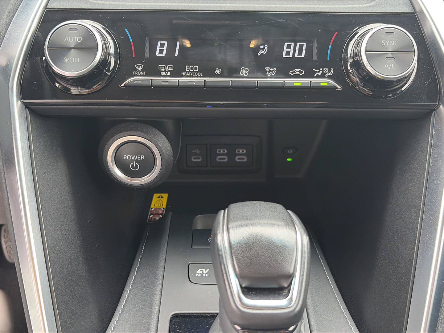 Used 2024 Toyota Venza LE AWD/4WD image 10