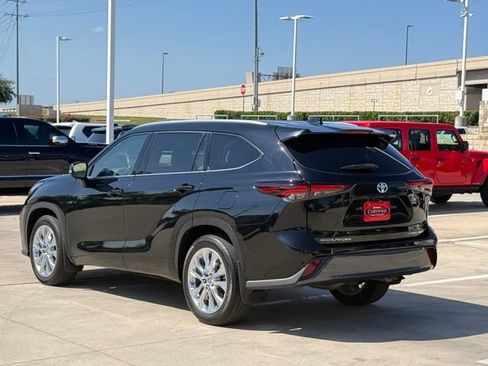 Used 2024 Toyota Highlander Limited AWD/4WD image 8