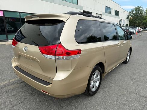 Used 2011 Toyota Sienna LE FWD image 4