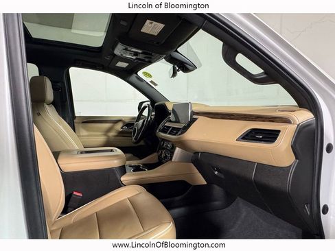 Used 2021 Chevrolet Suburban Premier w/ Premium Package image 16