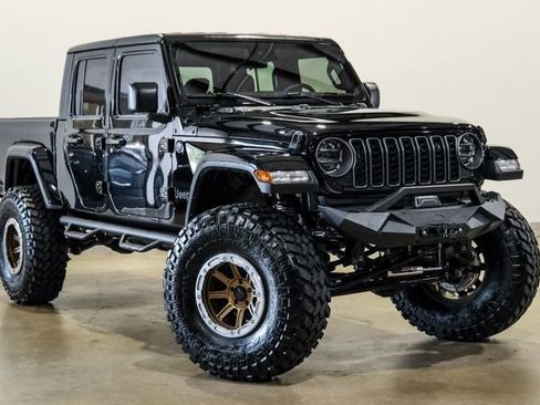 Used 2024 Jeep Gladiator Sport AWD/4WD image 4