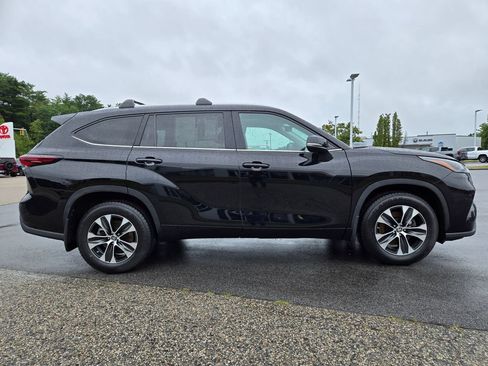 Used 2024 Toyota Highlander XLE AWD/4WD image 7