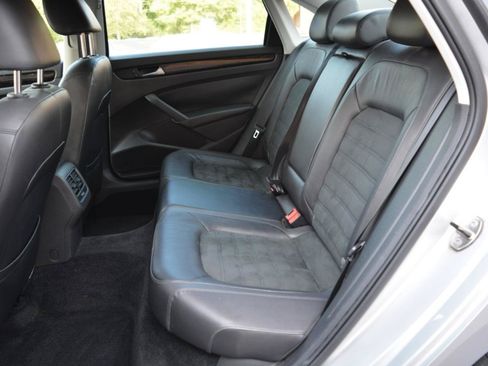 Used 2014 Volkswagen Passat TDI SEL Premium FWD image 12