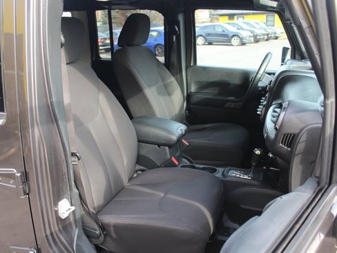 Used 2017 Jeep Wrangler Unlimited Sport w/ Quick Order Package 24S AWD/4WD image 12