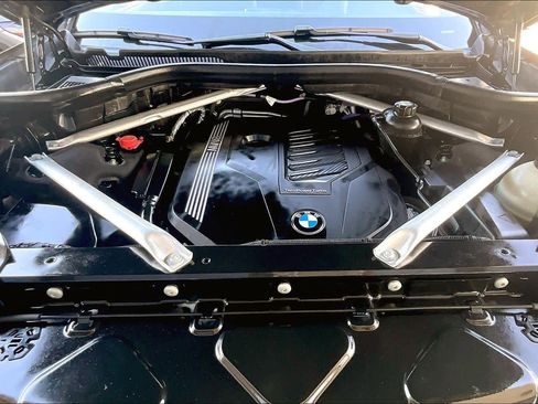 Used 2022 BMW X7 xDrive40i w/ Parking Assistance Package image 31