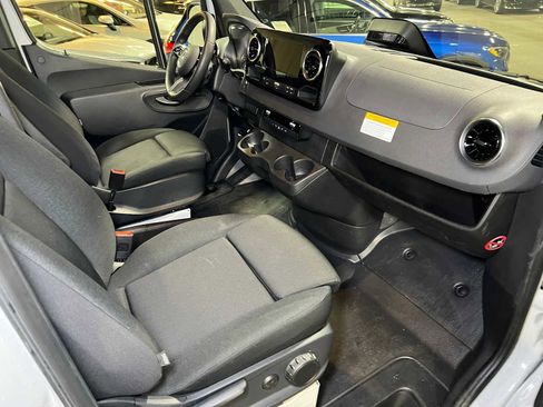 Used 2025 Mercedes-Benz Sprinter 2500 image 11