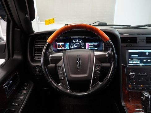Used 2015 Lincoln Navigator 4WD image 11