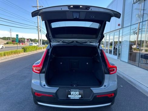 Certified 2025 Volvo XC40 B5 Core AWD/4WD image 11