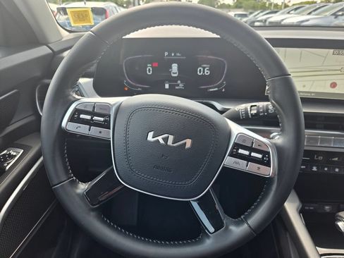 Used 2023 Kia Telluride LX AWD/4WD image 14