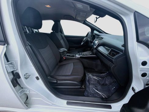 Used 2025 Nissan Leaf S FWD image 30