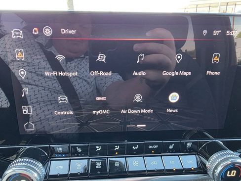 Used 2024 GMC Canyon Denali AWD/4WD image 25