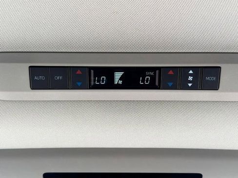 Used 2022 Toyota Sienna Limited FWD image 20