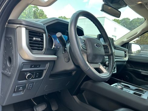Used 2024 Ford Expedition XLT RWD image 10