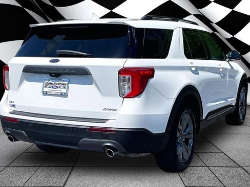 Certified 2022 Ford Explorer XLT w/ Equipment Group 202A AWD/4WD image 2