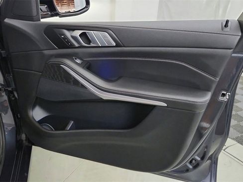 Used 2022 BMW X7 xDrive40i w/ Parking Assistance Package image 14