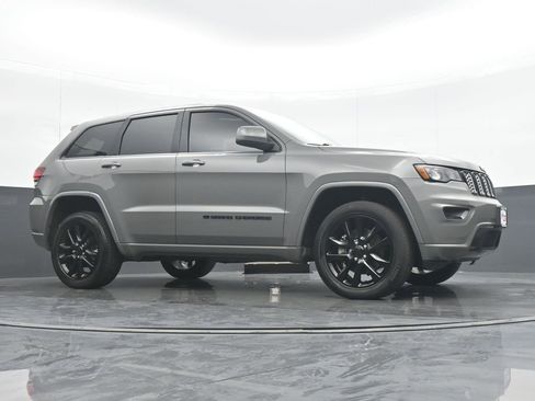 Used 2022 Jeep Grand Cherokee Laredo X image 32