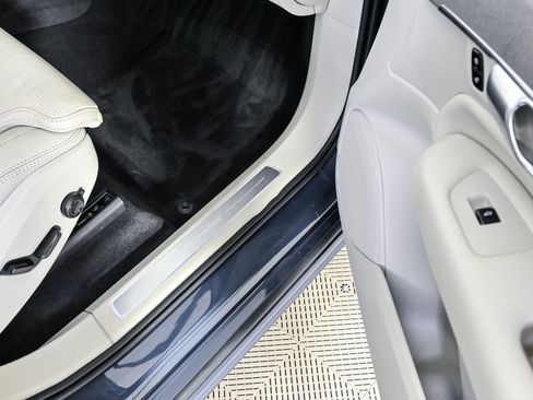 Certified 2023 Volvo XC90 T8 Ultimate w/ Lounge Package image 28