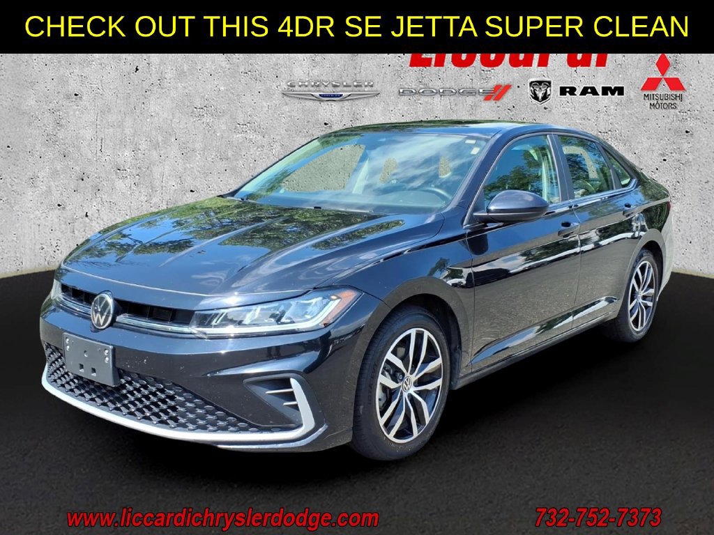 Used 2025 Volkswagen Jetta SE FWD image 3