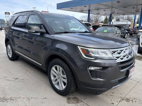 Used 2019 Ford Explorer XLT w/ Equipment Group 201A AWD/4WD image 4
