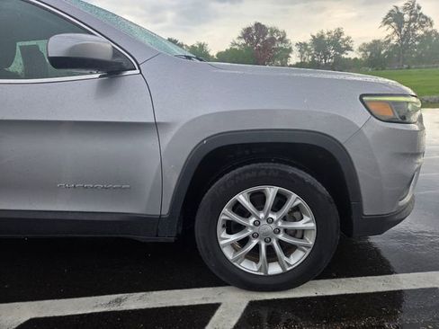 Used 2019 Jeep Cherokee Latitude w/ Cold Weather Group AWD/4WD image 4