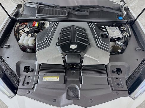Used 2019 Lamborghini Urus image 24