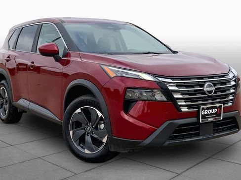 Used 2025 Nissan Rogue SV AWD/4WD image 3