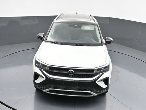 Used 2024 Volkswagen Taos SE w/ Panoramic Sunroof Package image 31