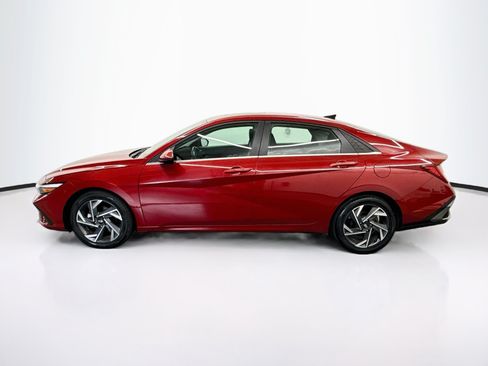 Used 2025 Hyundai Elantra SEL FWD image 4