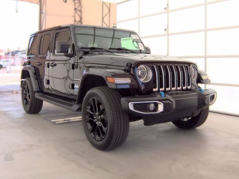 Used 2022 Jeep Wrangler Unlimited Sahara AWD/4WD image 3