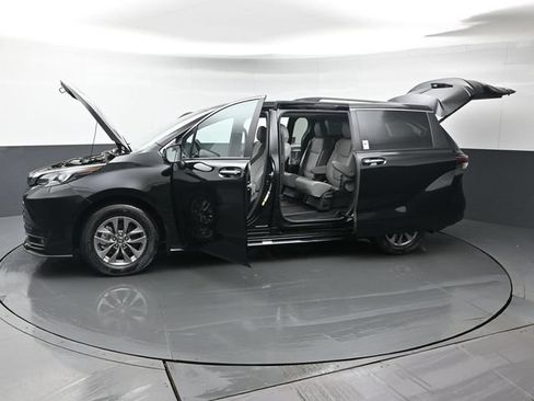 Used 2026 Toyota Sienna XLE AWD/4WD image 49